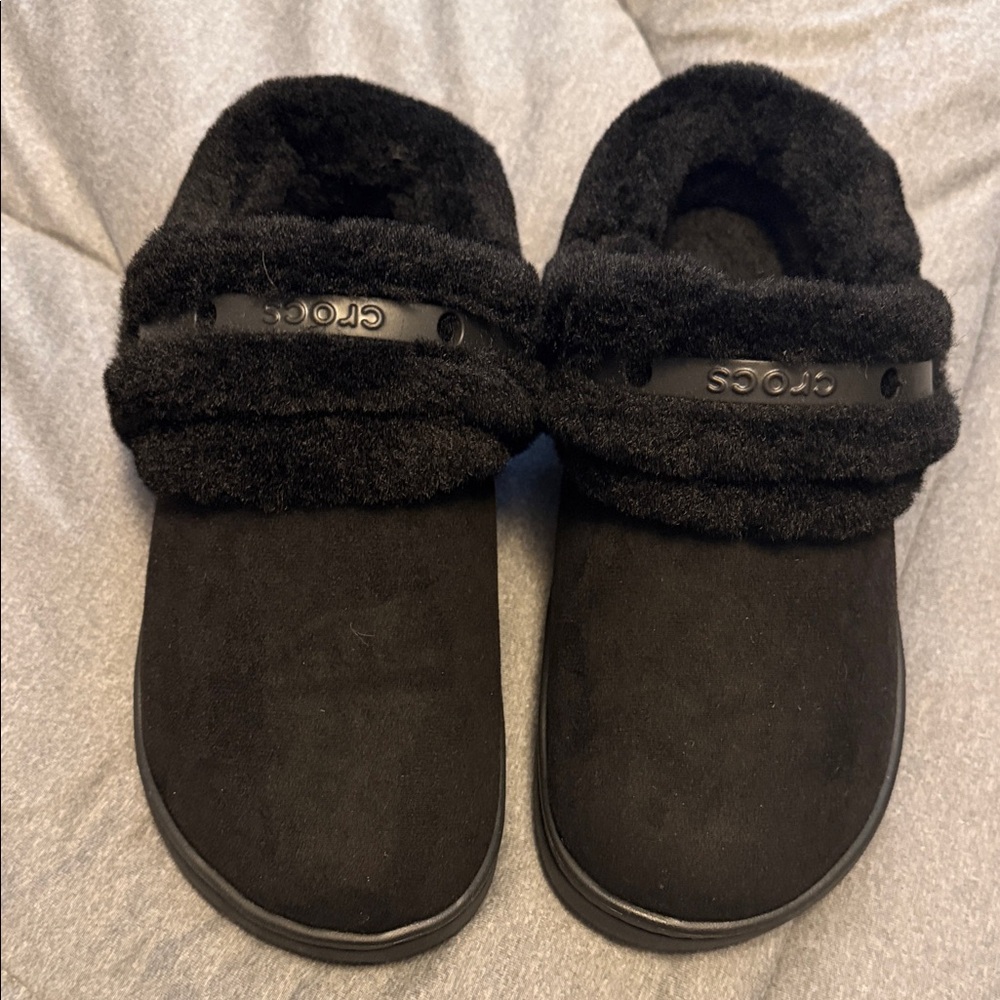 CROCS Black Fuzzy Lined Clogs